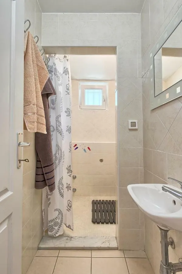 Wellness Apartman Kaiser بولا 0*,